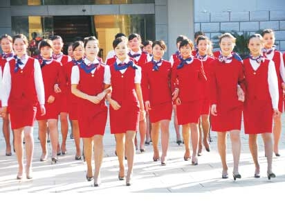 空乘人员是根据个人喜好化妆的吗?