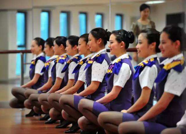 肯定空乘专业要如何选择好学校?