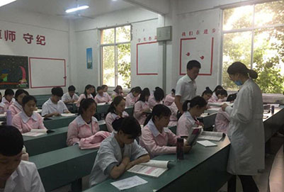 重庆卫校高级护理专业工资待遇怎么样