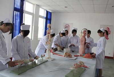 男生选择报读贵阳卫生学校的护理专业怎么样?