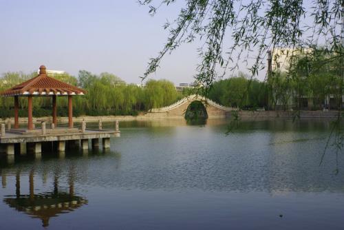 成都华大医药卫生学校( 成都华大医药卫生学校(