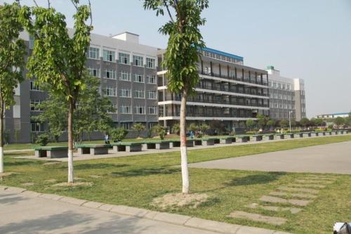 成都职校看不看高考分，成都职校录取分数线_招生信息