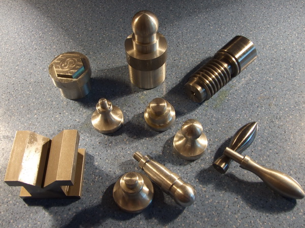 四川南充服装学校2020-机电技术应用招生(中专大专)_招生信息