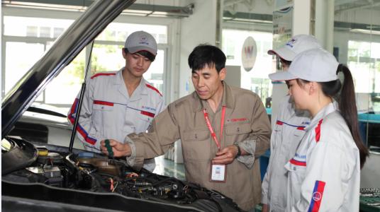 成都汽修专家全方位解析:学汽修有前途吗