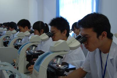 重庆护理专业哪个学校好?老师解答