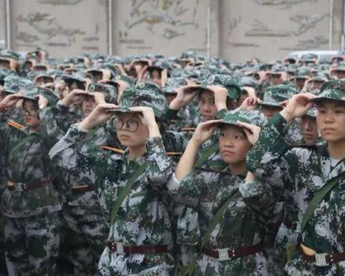 四川城市职业技术学院2024年军训拉开序幕_招生信息