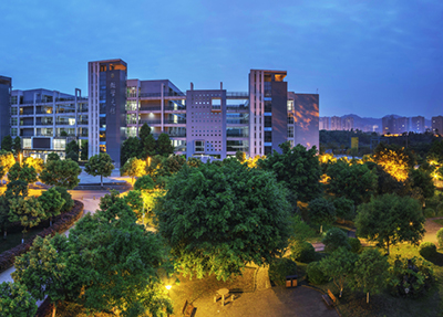 学校夜景1.jpg 学校夜景1.jpg