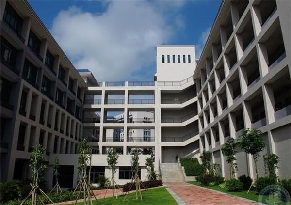 贵定县职业技术学校简介 贵定县职业技术学校简介