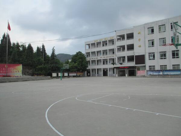 普定县中等职业学校学校简介