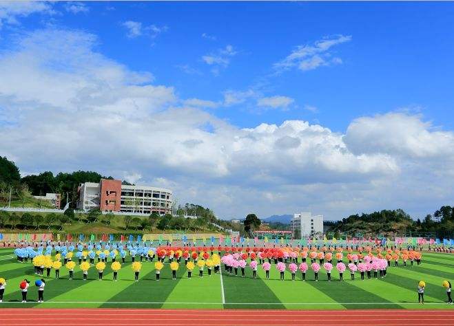 四川省盐业学校2020年报名地址位于哪里呢？