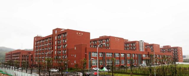 2020年四川省盐业学校有哪些奖助学政策呢？