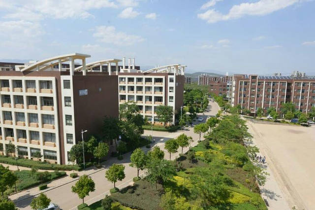 四川化工高级技工学校开设有奖助学措施吗？