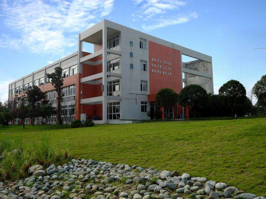 2020年四川省内江铁路机械学校校园设施条件及规模