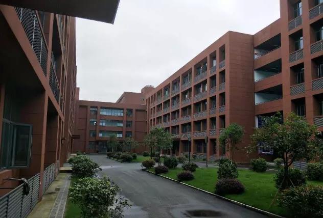 重庆人文艺术职业学校简介