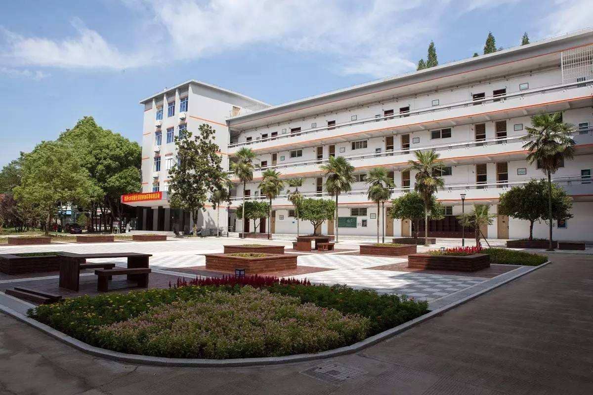 重庆市开县巨龙中等职业技术学校简介 重庆市开县巨龙中等职业技术学校简介