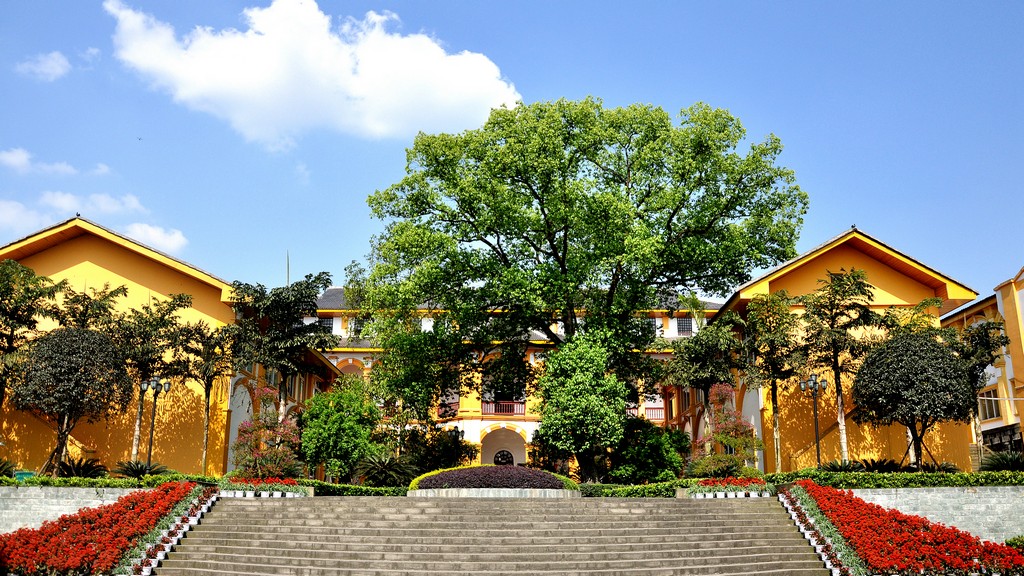 重庆工商学校环境图 重庆工商学校环境图