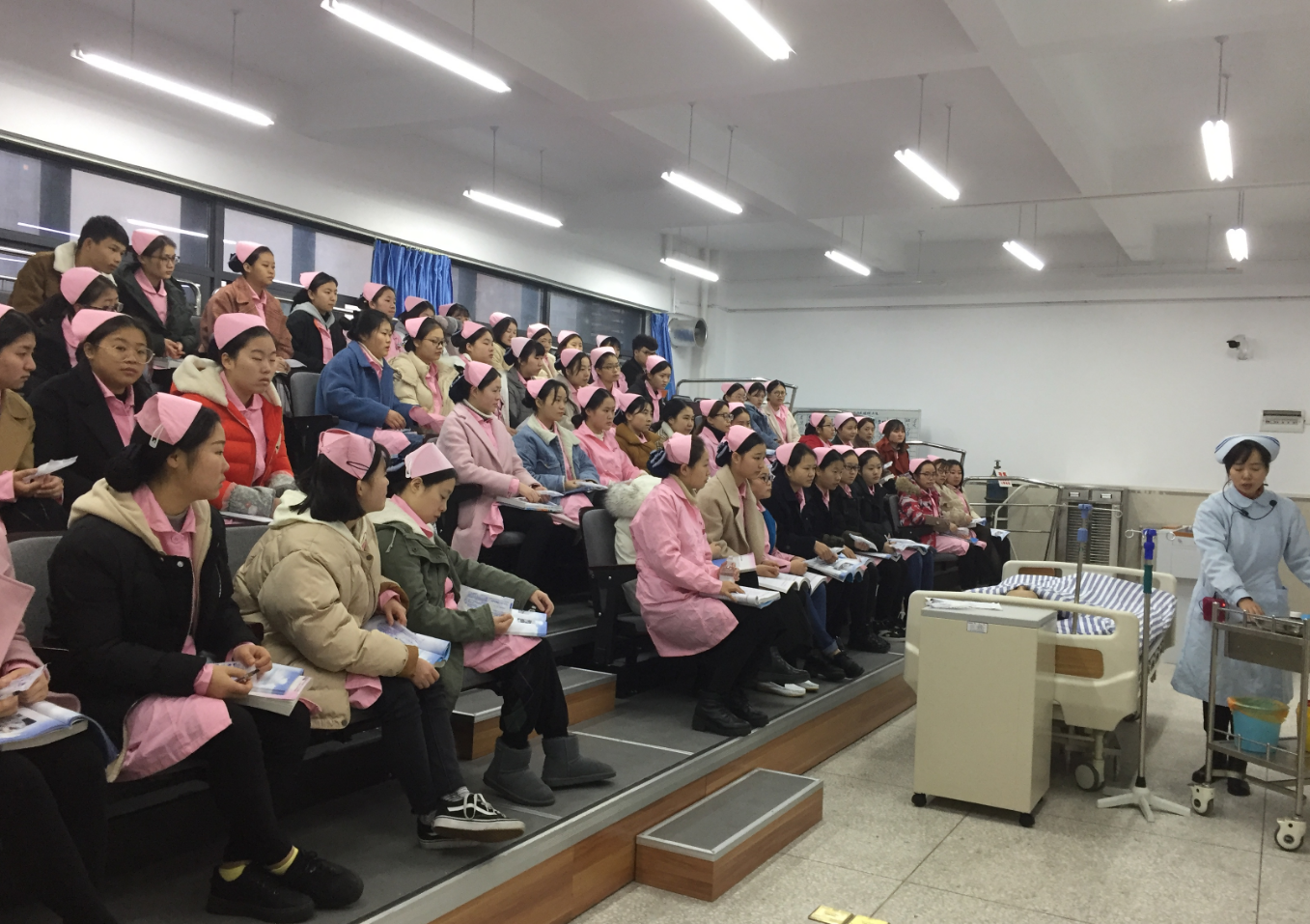 重庆市护士学校学费、大概收费是多少 重庆市护士学校学费、大概收费是多少