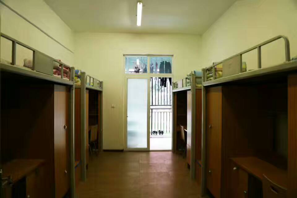 重庆市红春藤技工学校环境、宿舍环境、寝室环境、图片 重庆市红春藤技工学校环境、宿舍环境、寝室环境、图片