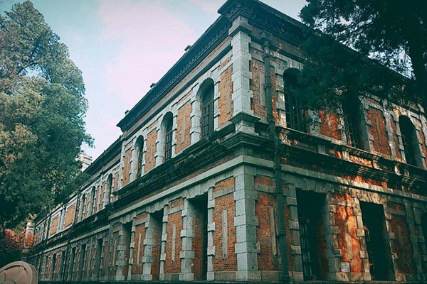 2019年报读重庆九龙坡职业教育中心收费标准怎么样呢?