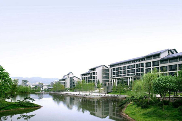 2019年去重庆市荣昌区职业教育中心报名乘车路线有哪些呢?