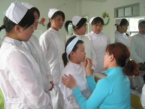 考生学护理主要做什么