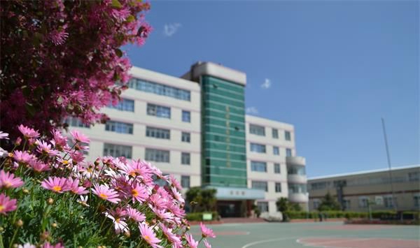 昆明高级技工学校校园之春 昆明高级技工学校校园之春