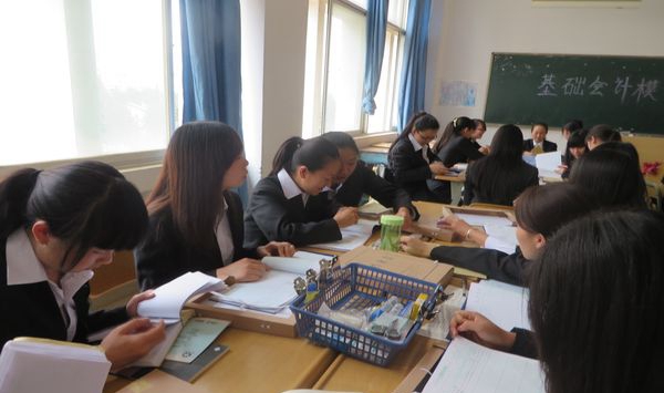 云南旅游职业学院扎实基本功